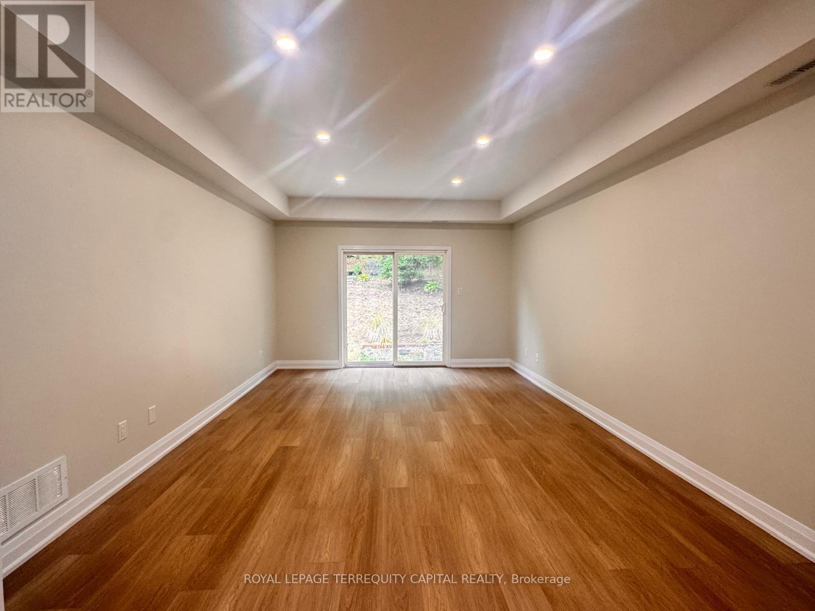 












UPPER - 344 EDGEHILL DRIVE

,
Barrie,




Ontario
L4N9X4

