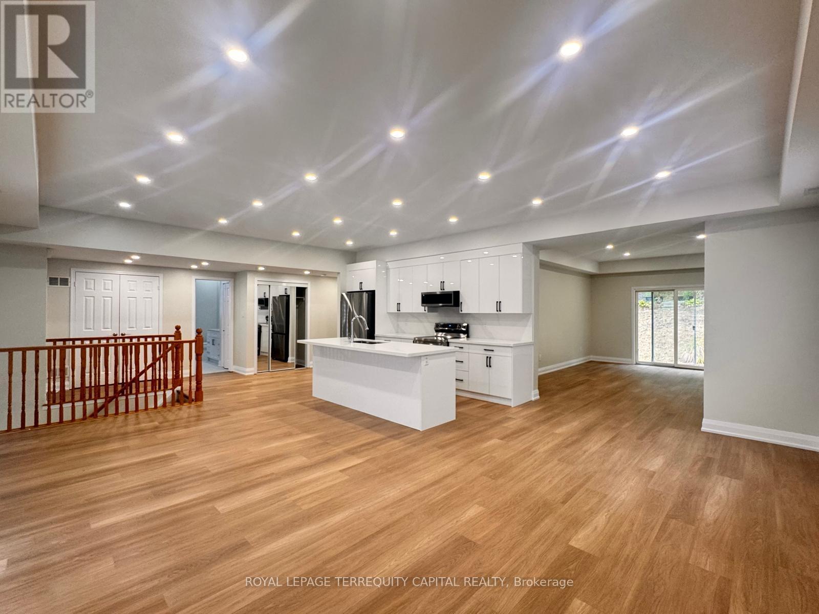 












UPPER - 344 EDGEHILL DRIVE

,
Barrie,




Ontario
L4N9X4

