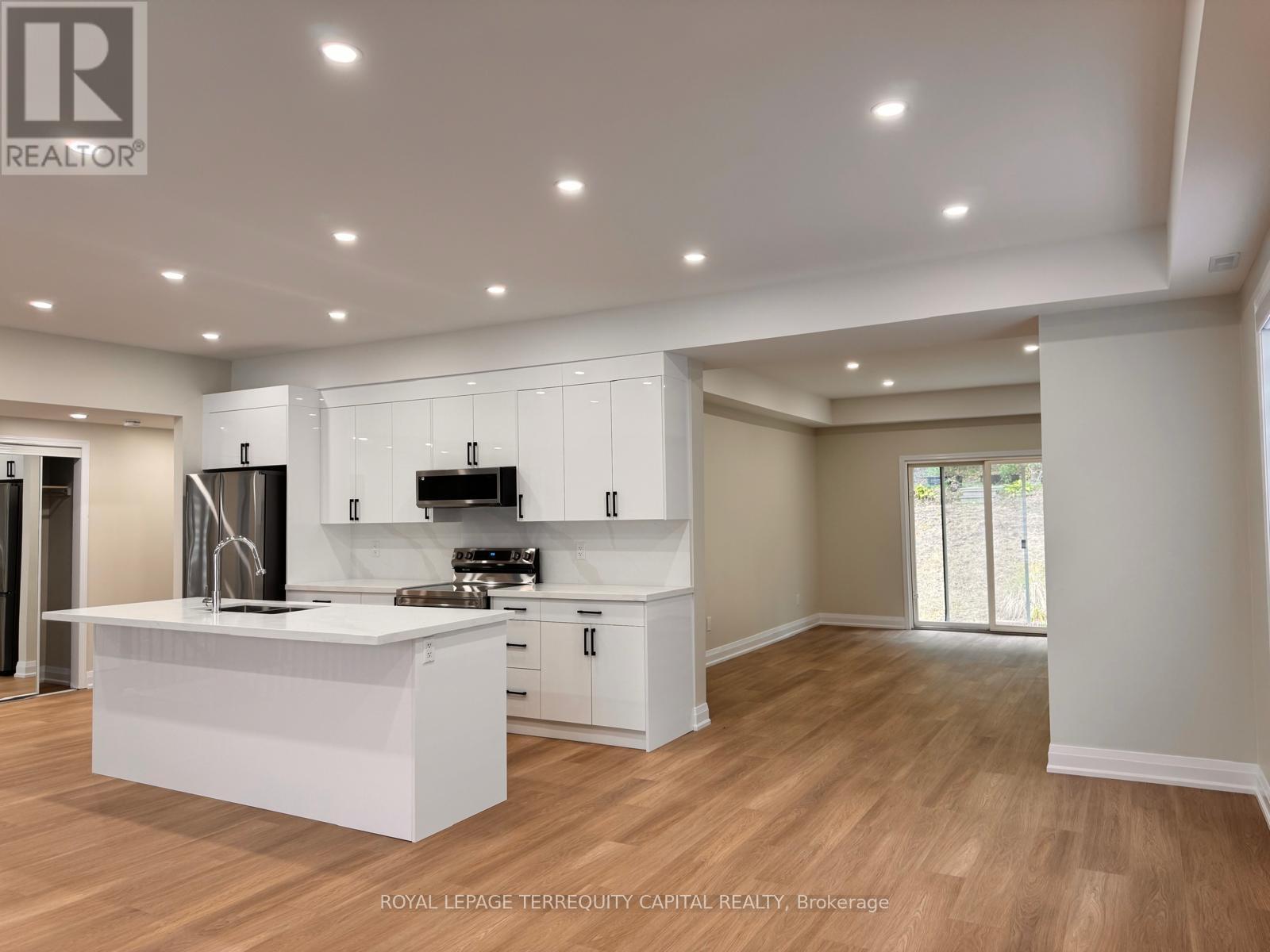 












UPPER - 344 EDGEHILL DRIVE

,
Barrie,




Ontario
L4N9X4

