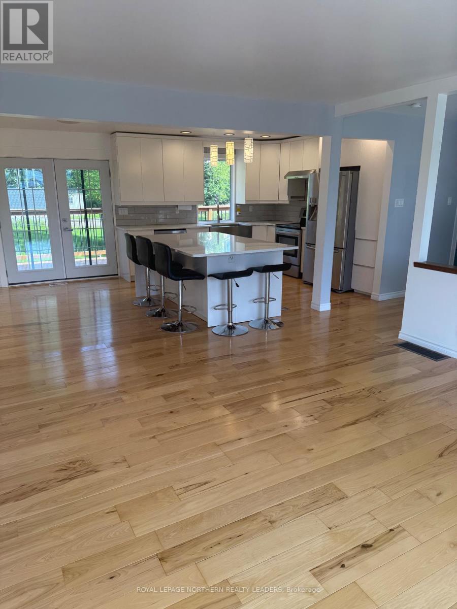 












84 BROUSSEAU AVENUE

,
Timmins (TNE - North),




Ontario
P4N5Y2

