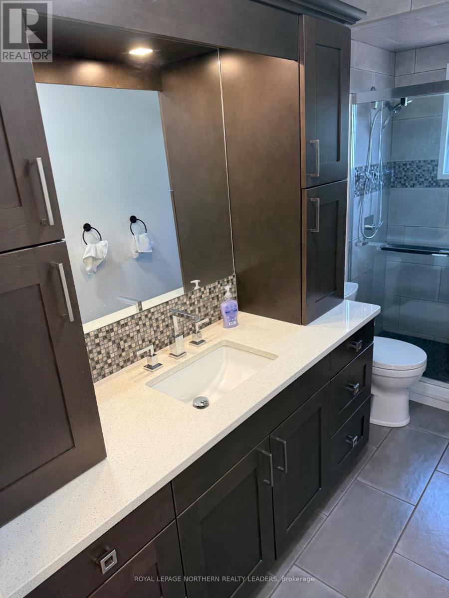 












84 BROUSSEAU AVENUE

,
Timmins (TNE - North),




Ontario
P4N5Y2

