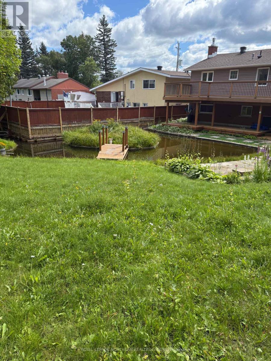 












84 BROUSSEAU AVENUE

,
Timmins (TNE - North),




Ontario
P4N5Y2

