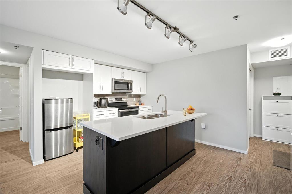 












330 670 Hugo Street

,
Winnipeg,




Manitoba
R3L0P8

