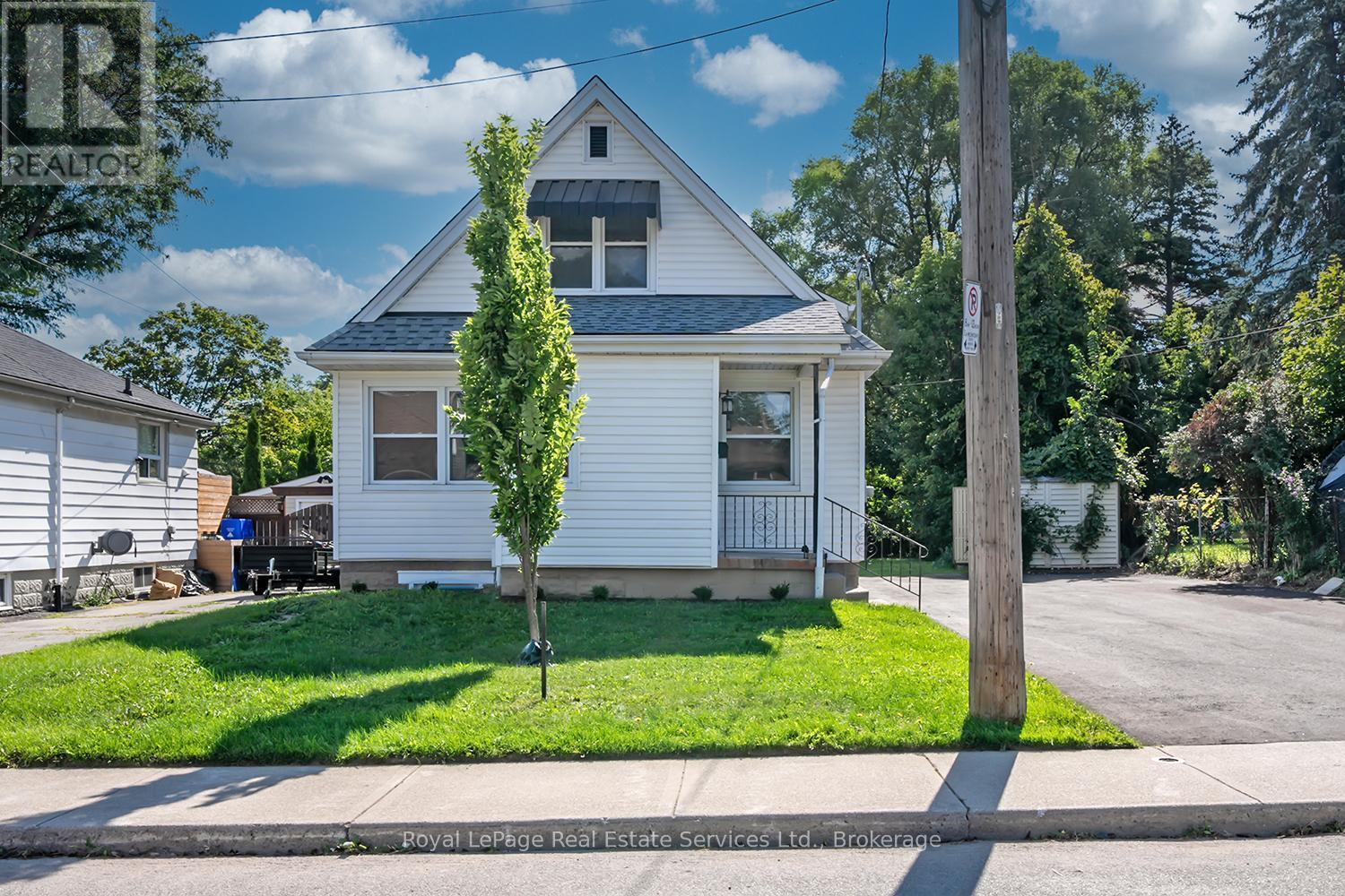 












MAIN - 235 EAST 21ST STREET

,
Hamilton (Eastmount),




Ontario
L8V2T6


