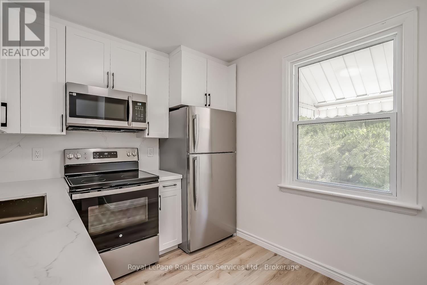 












MAIN - 235 EAST 21ST STREET

,
Hamilton (Eastmount),




Ontario
L8V2T6

