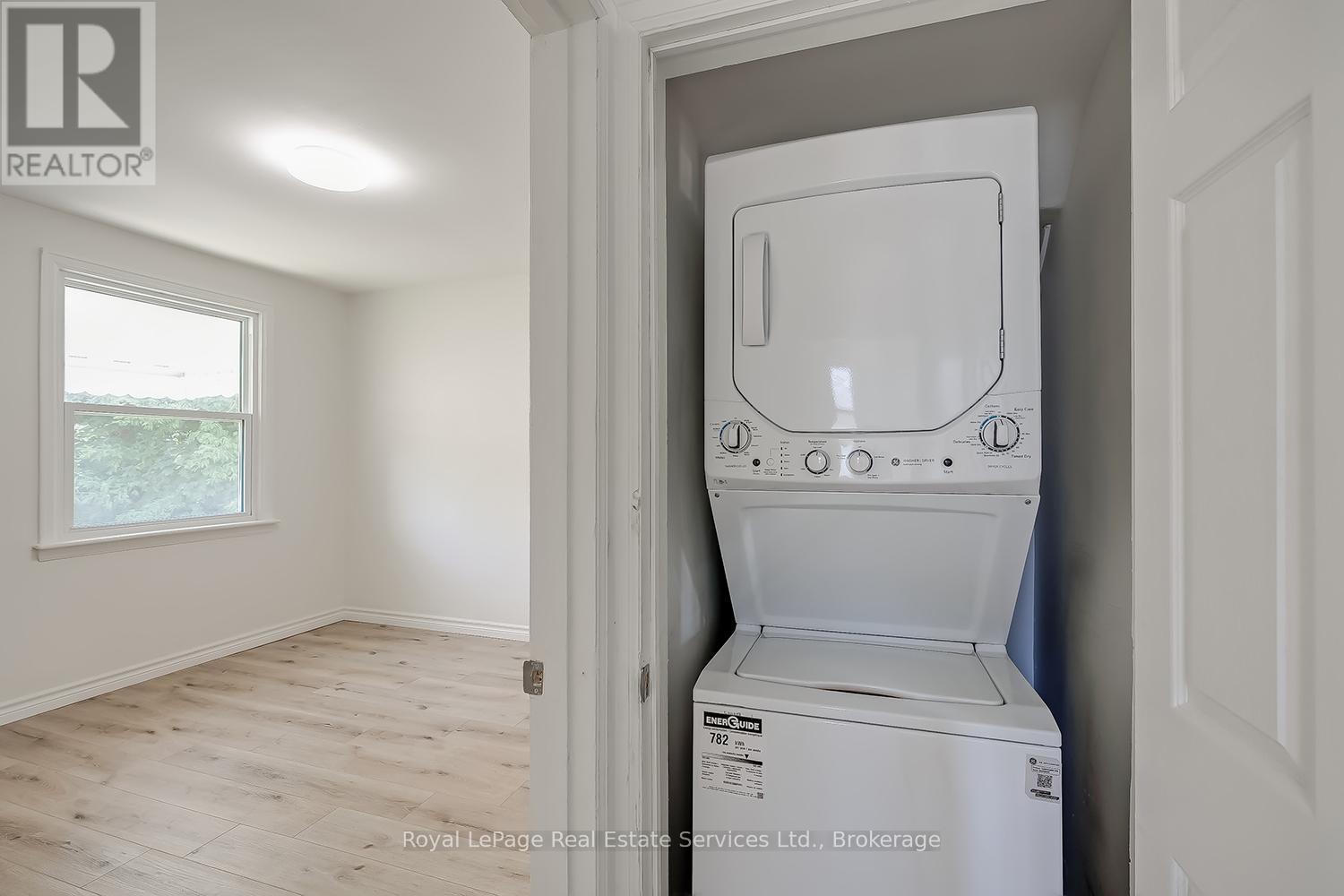 












MAIN - 235 EAST 21ST STREET

,
Hamilton (Eastmount),




Ontario
L8V2T6

