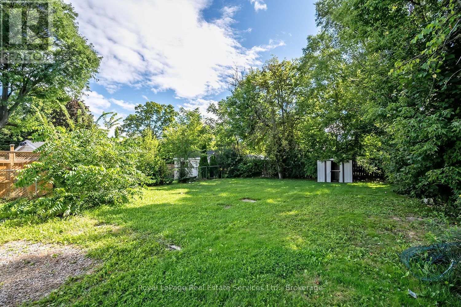 












MAIN - 235 EAST 21ST STREET

,
Hamilton (Eastmount),




Ontario
L8V2T6

