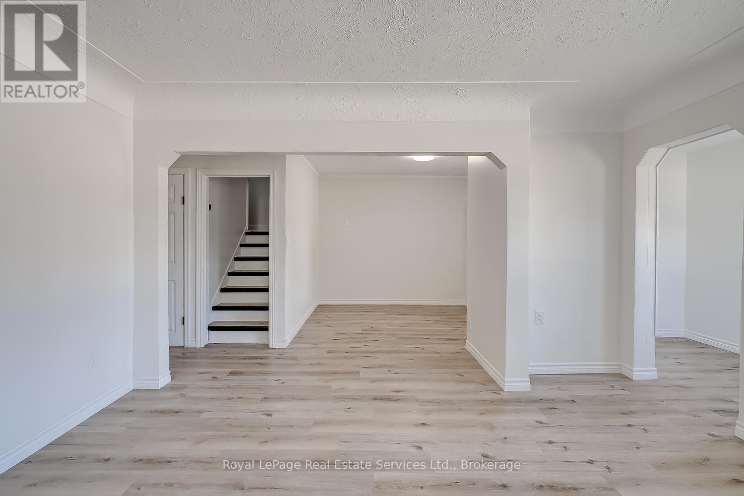 












MAIN - 235 EAST 21ST STREET

,
Hamilton (Eastmount),




Ontario
L8V2T6


