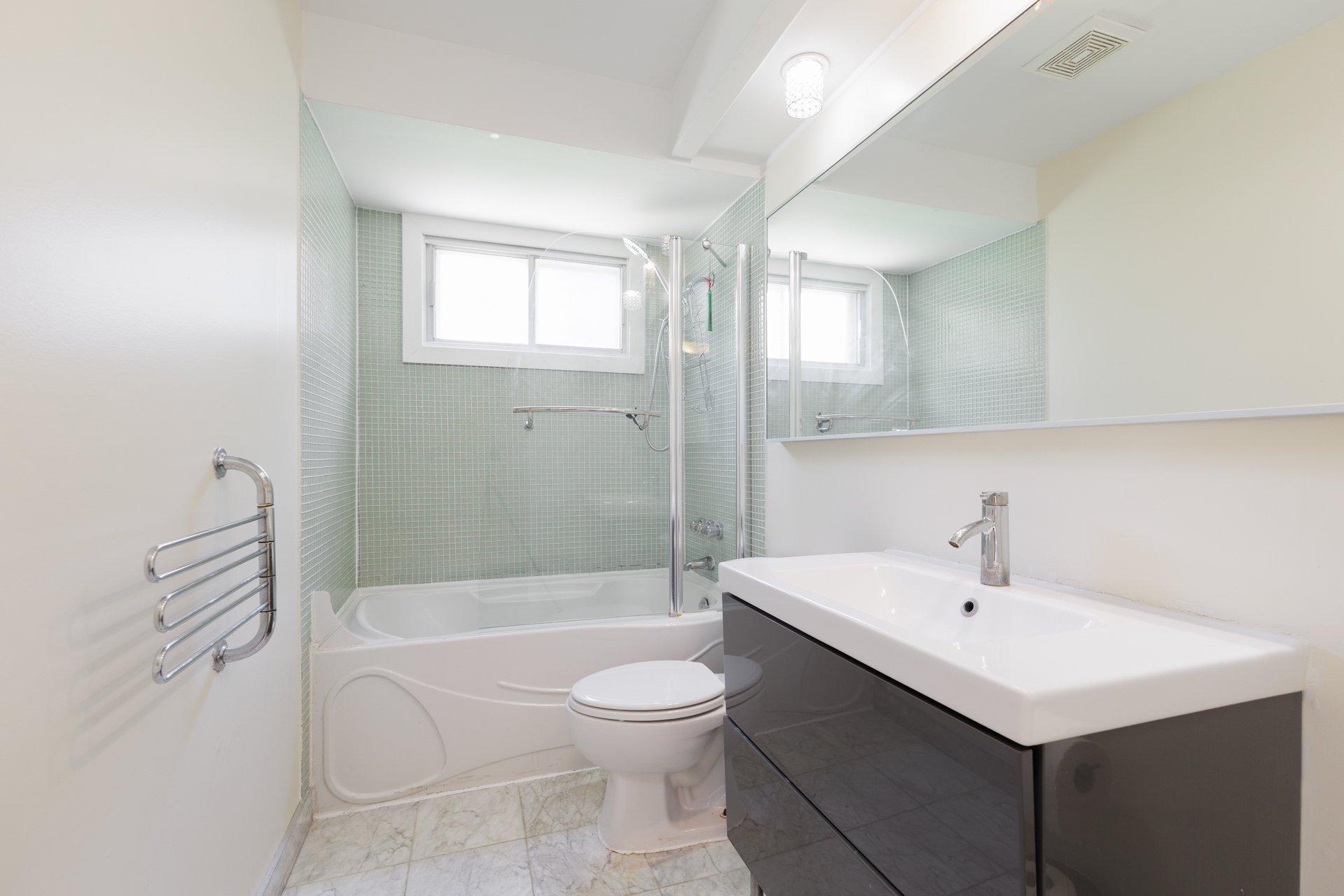 









4351


Rue Graham

,
Montréal (Pierrefonds-Roxboro),




QC
H9H2B9

