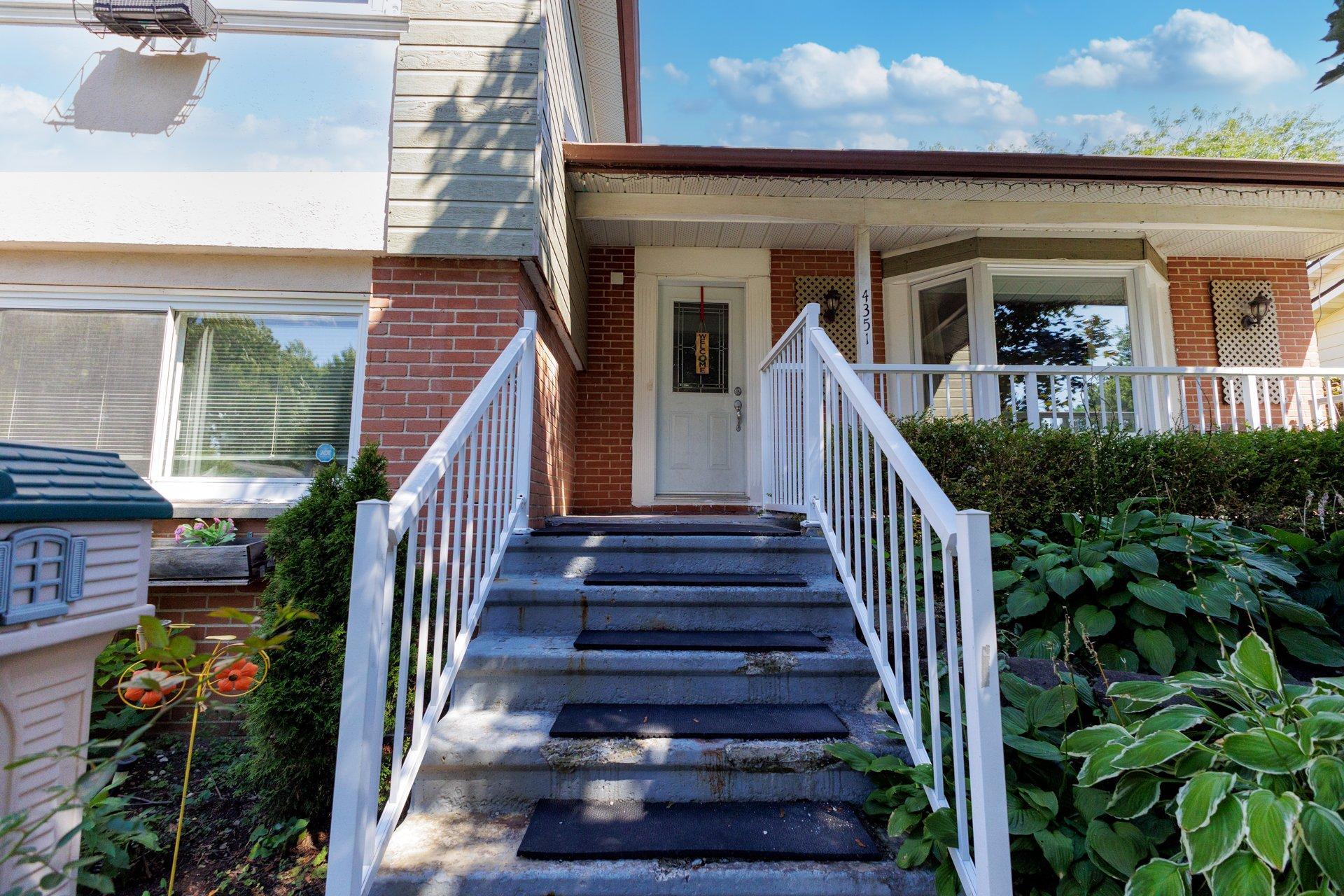 









4351


Rue Graham

,
Montréal (Pierrefonds-Roxboro),




QC
H9H2B9

