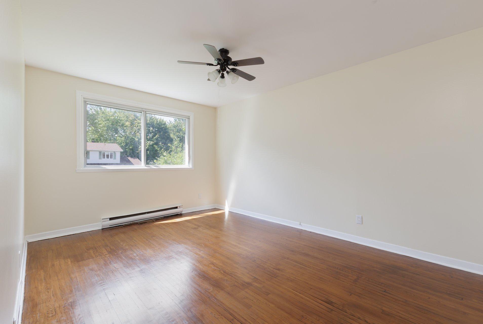 









4351


Rue Graham

,
Montréal (Pierrefonds-Roxboro),




QC
H9H2B9

