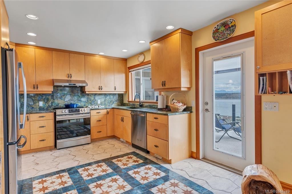 









253


Alder

St South,
Campbell River,




BC
V9W 2M9

