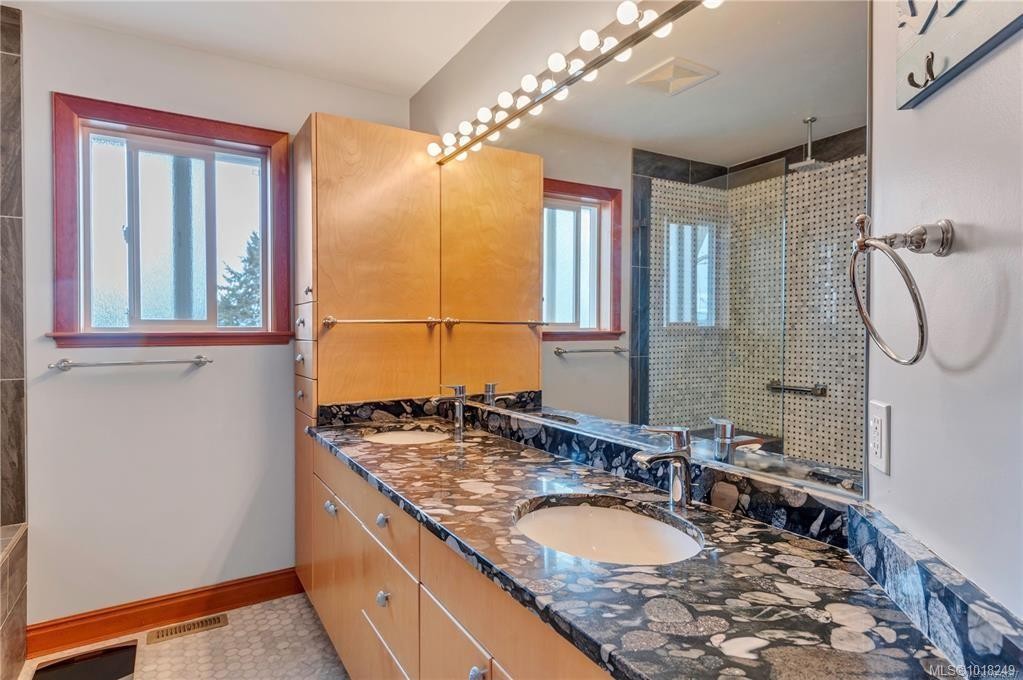 









253


Alder

St South,
Campbell River,




BC
V9W 2M9

