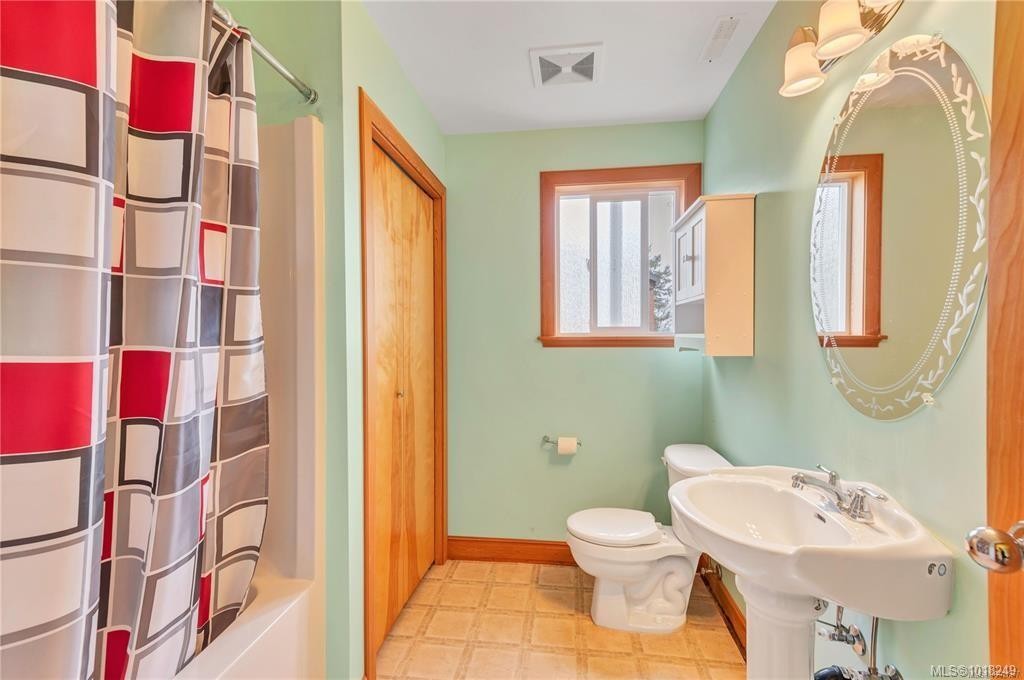 









253


Alder

St South,
Campbell River,




BC
V9W 2M9

