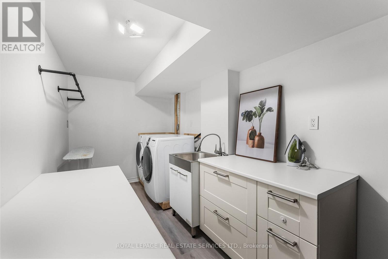 












2 MANGROVE ROAD

,
Brampton,




Ontario
L6S3Y1

