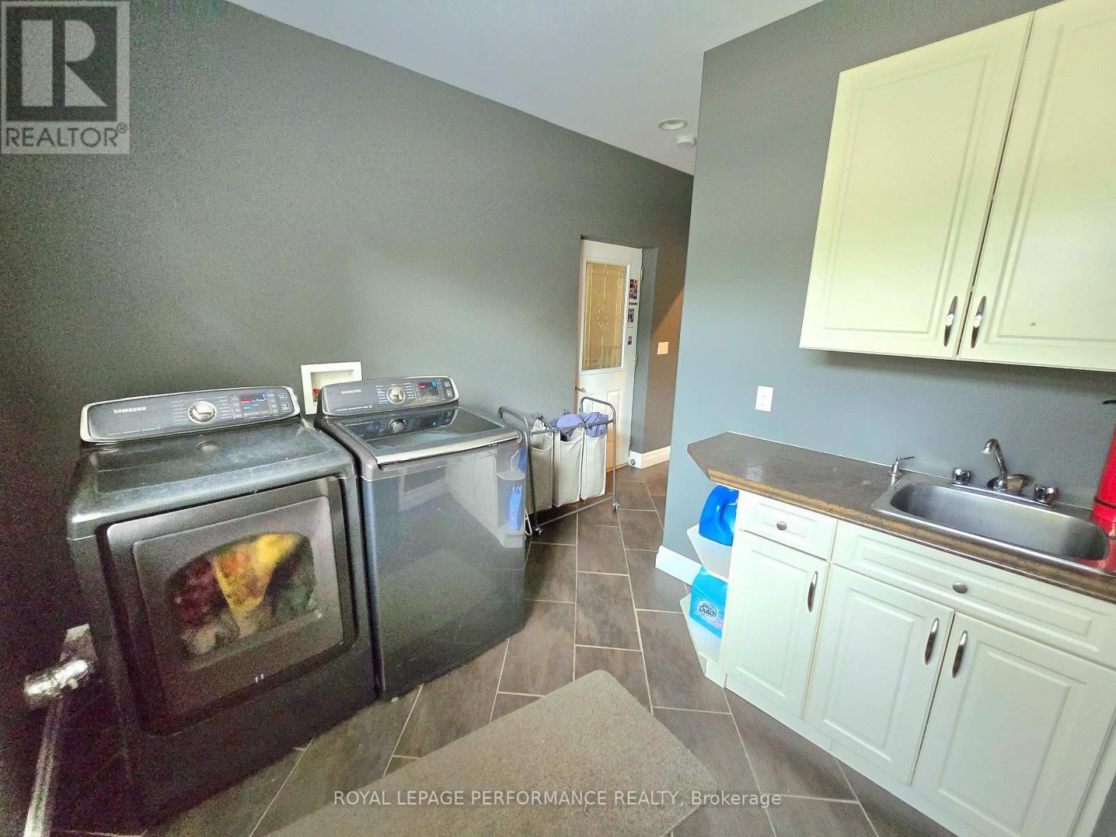 












78 EILEEN STREET

,
Laurentian Valley,




Ontario
K8A6W2

