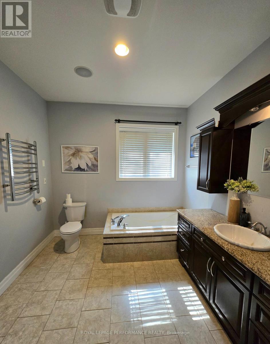 












78 EILEEN STREET

,
Laurentian Valley,




Ontario
K8A6W2

