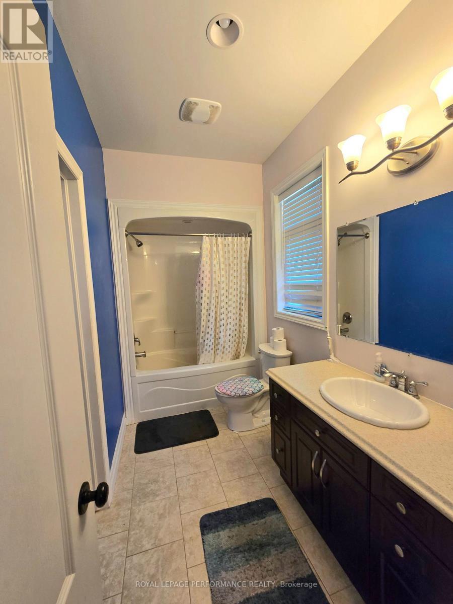 












78 EILEEN STREET

,
Laurentian Valley,




Ontario
K8A6W2

