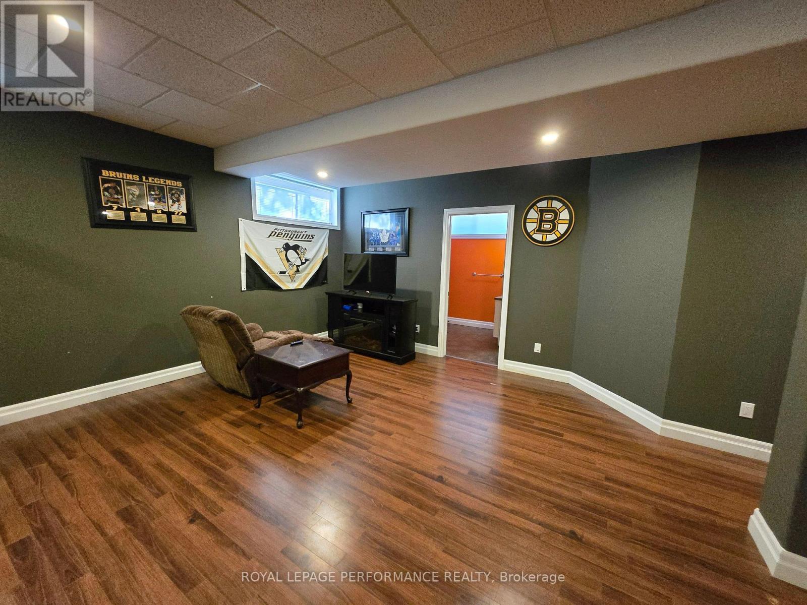 












78 EILEEN STREET

,
Laurentian Valley,




Ontario
K8A6W2

