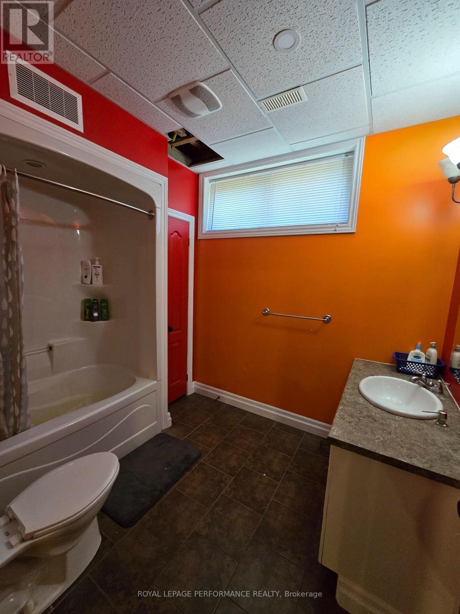 












78 EILEEN STREET

,
Laurentian Valley,




Ontario
K8A6W2

