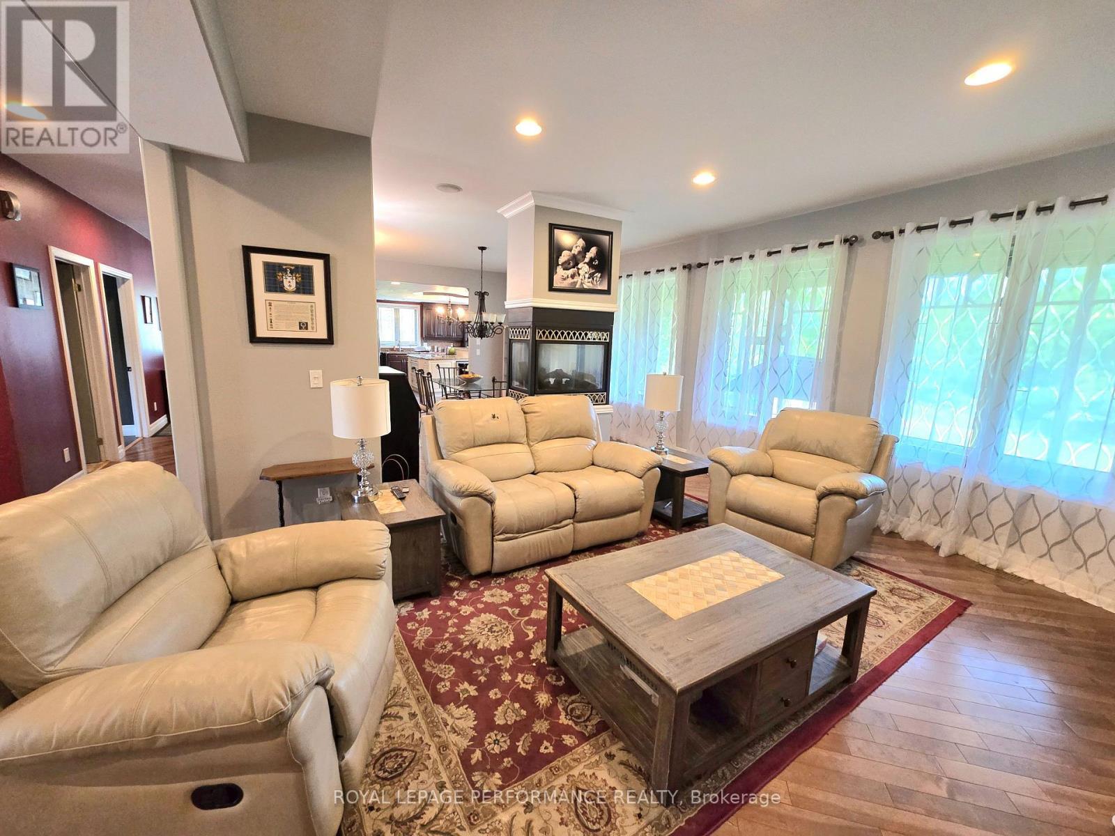 












78 EILEEN STREET

,
Laurentian Valley,




Ontario
K8A6W2

