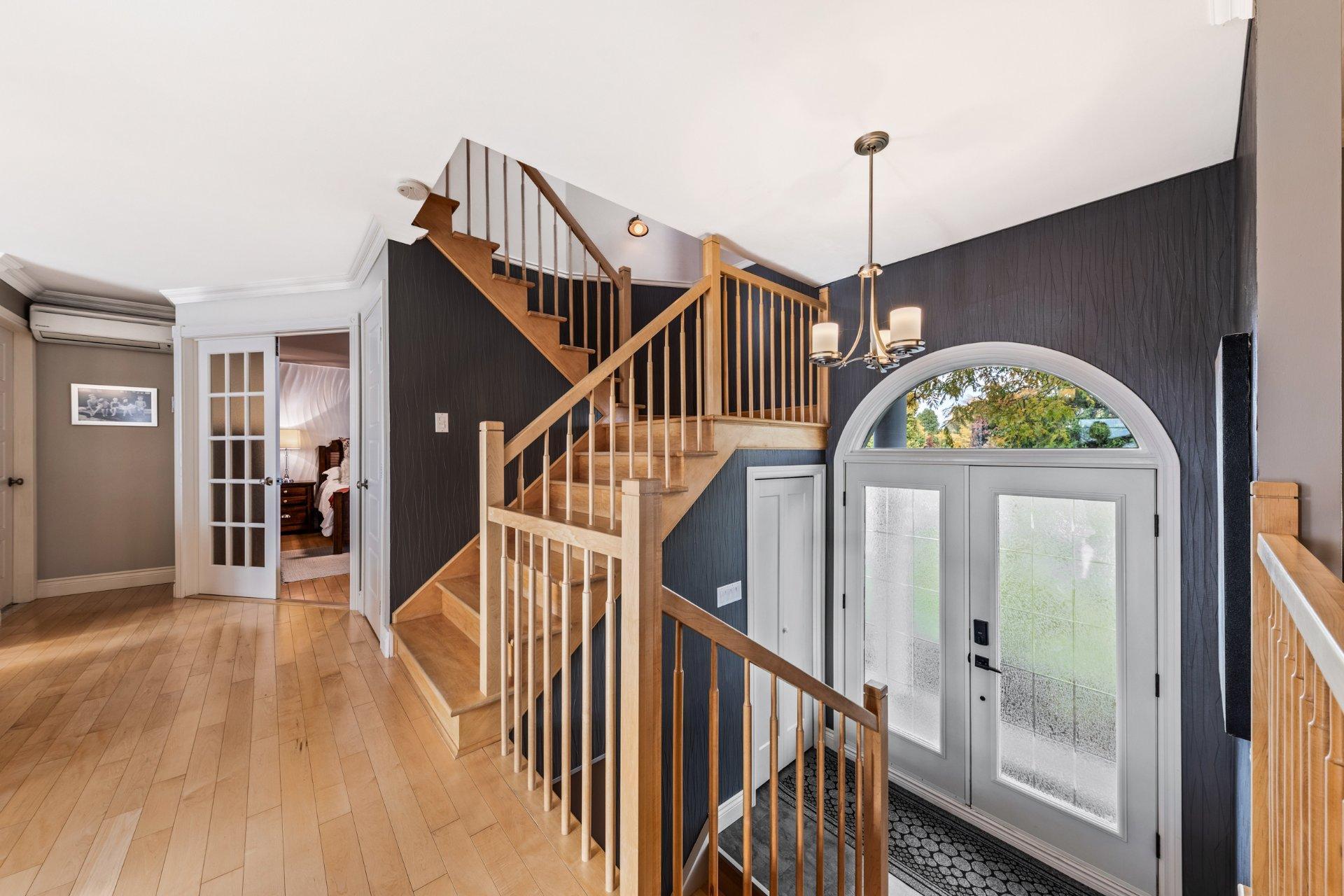 









418


Rue de Grenoble

,
Sainte-Julie,




QC
J3E1A3

