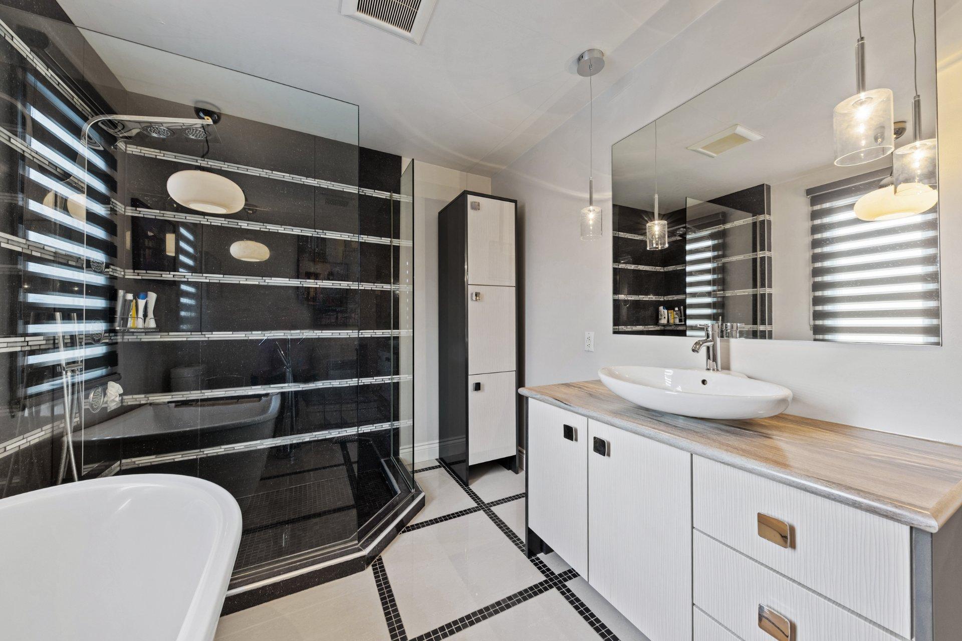 









418


Rue de Grenoble

,
Sainte-Julie,




QC
J3E1A3

