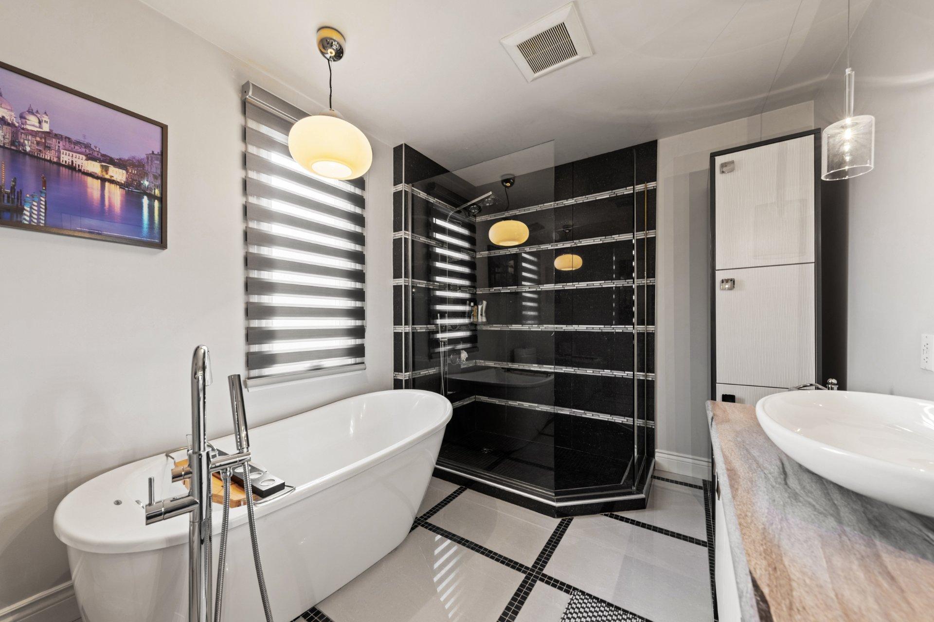 









418


Rue de Grenoble

,
Sainte-Julie,




QC
J3E1A3

