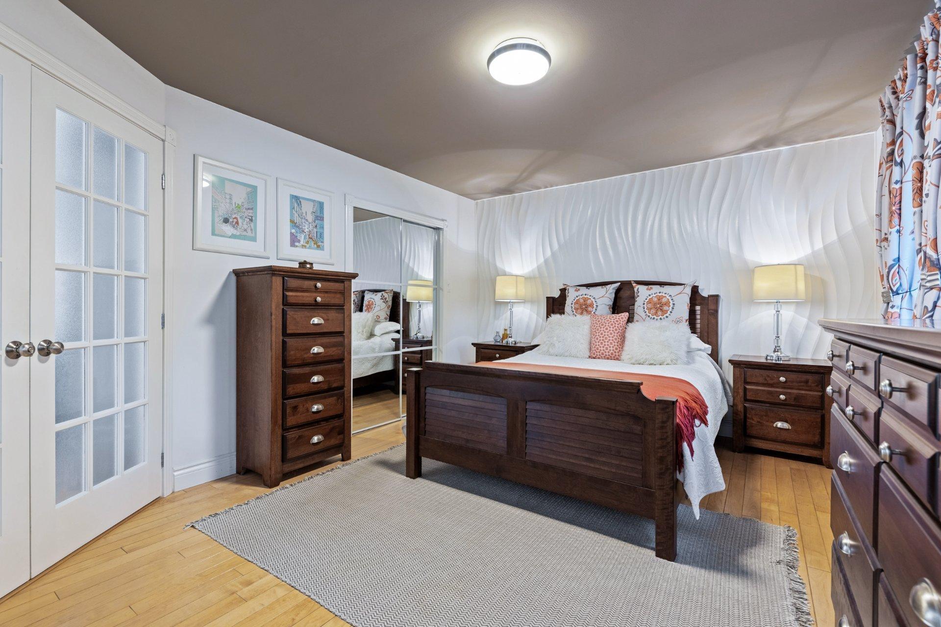 









418


Rue de Grenoble

,
Sainte-Julie,




QC
J3E1A3

