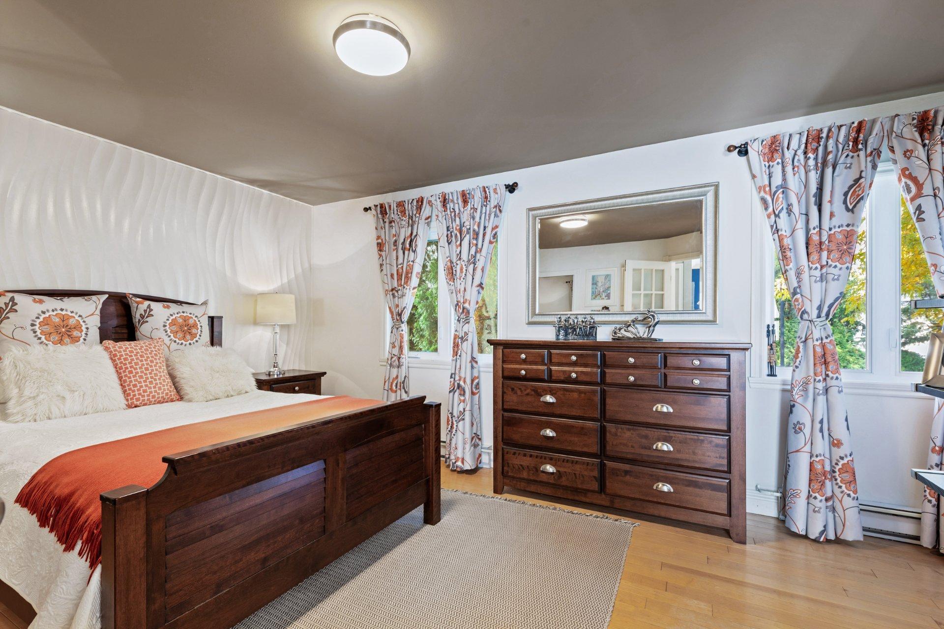 









418


Rue de Grenoble

,
Sainte-Julie,




QC
J3E1A3

