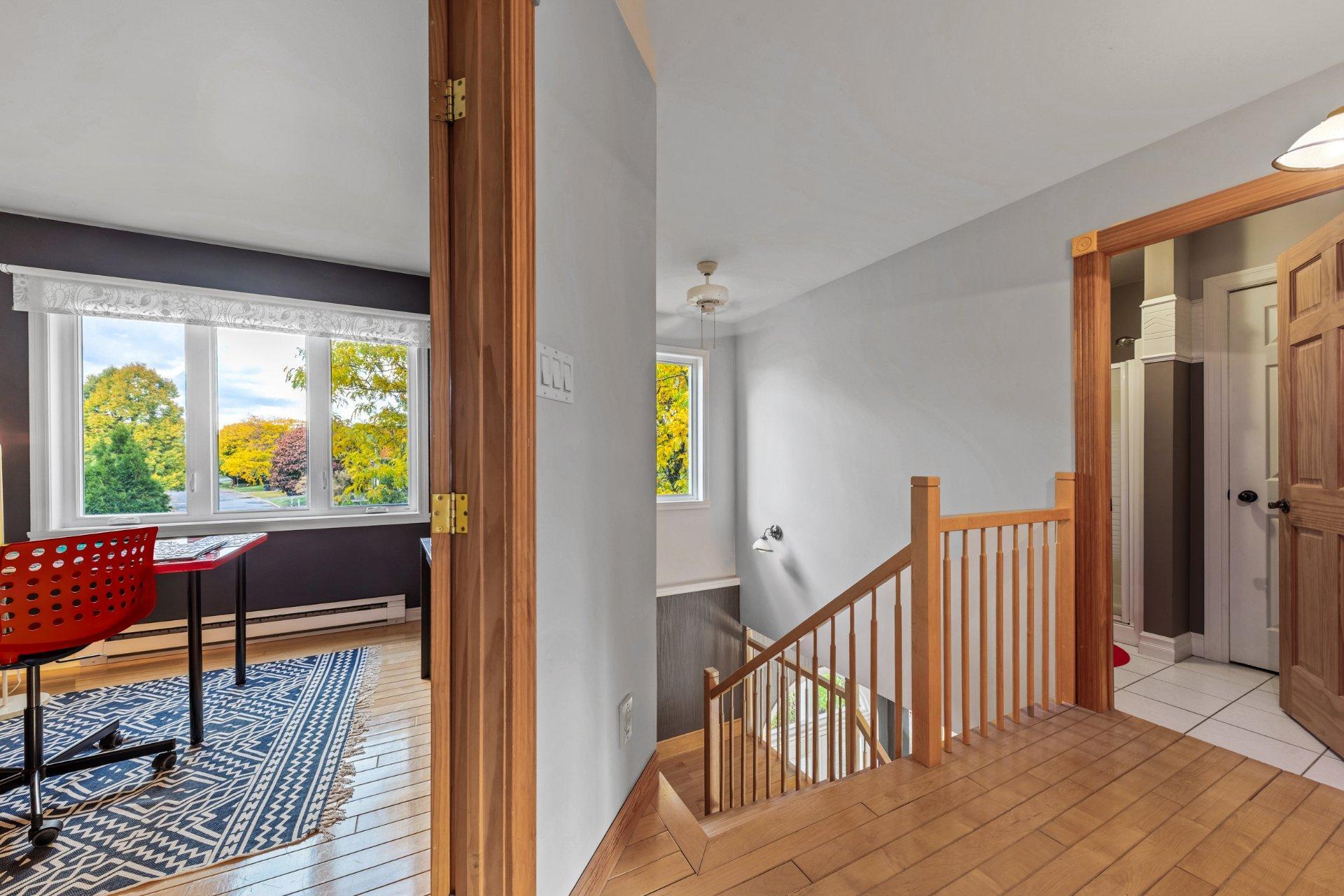 









418


Rue de Grenoble

,
Sainte-Julie,




QC
J3E1A3

