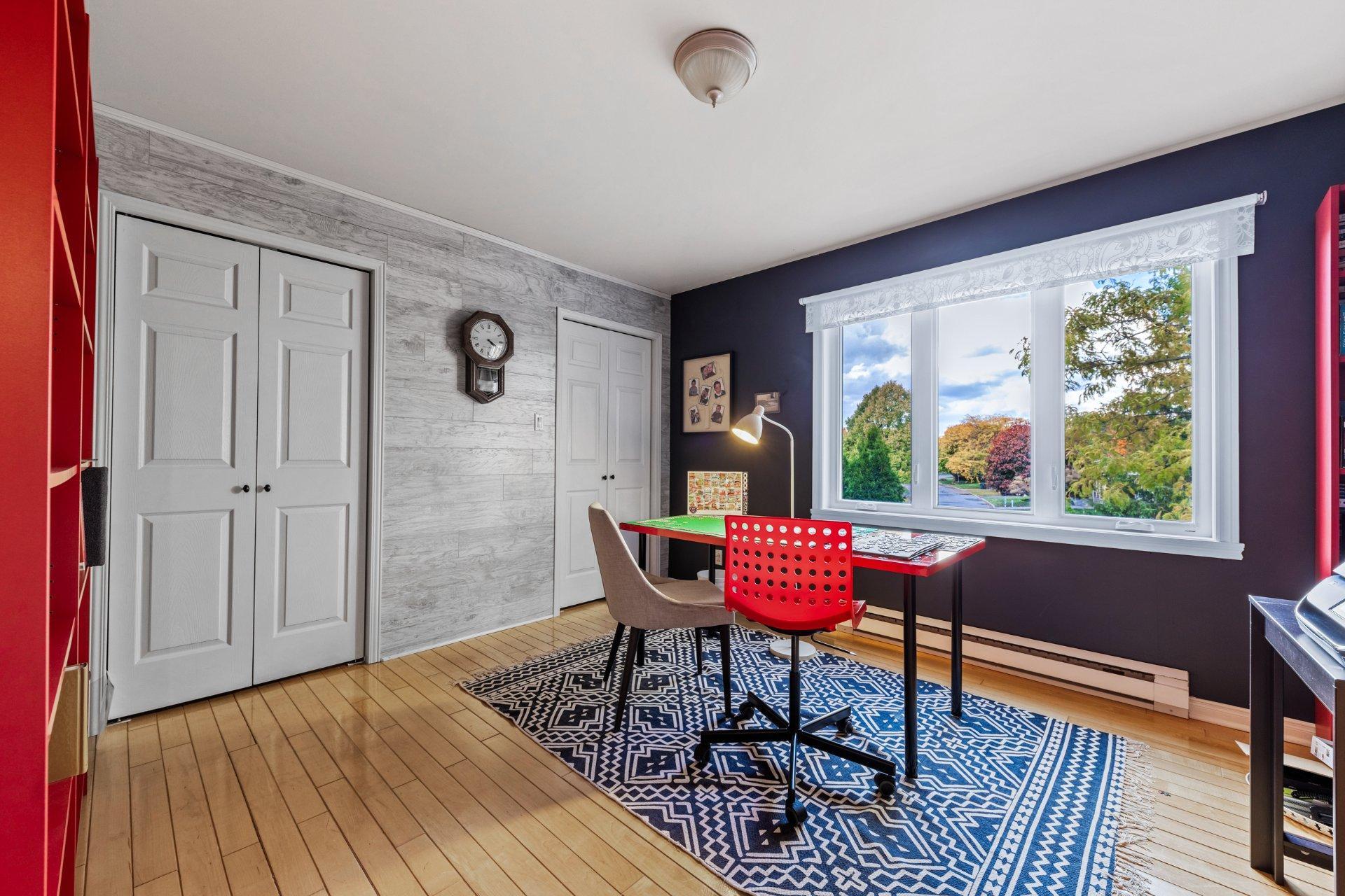 









418


Rue de Grenoble

,
Sainte-Julie,




QC
J3E1A3

