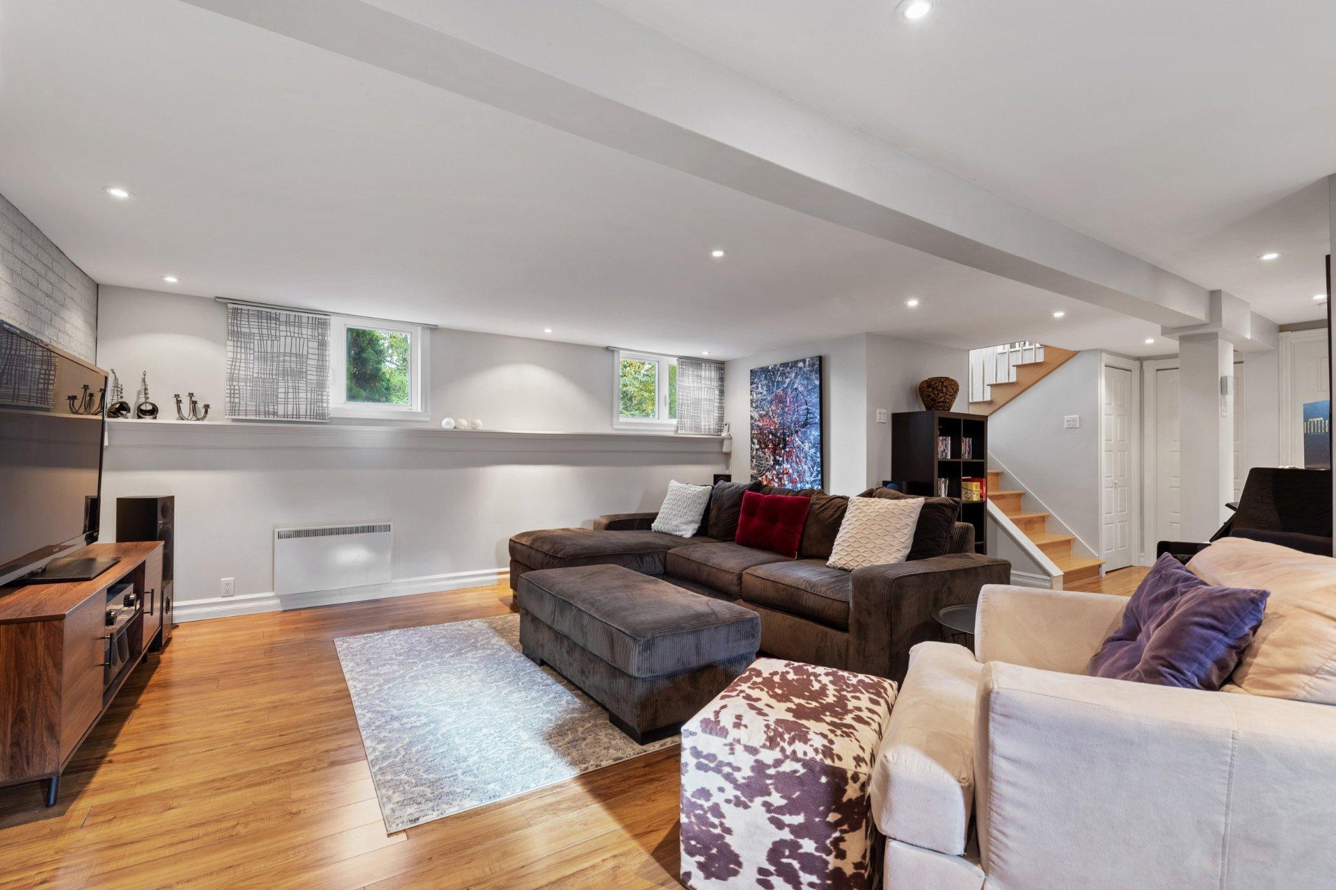 









418


Rue de Grenoble

,
Sainte-Julie,




QC
J3E1A3

