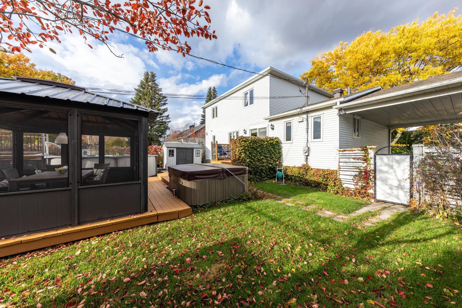 









418


Rue de Grenoble

,
Sainte-Julie,




QC
J3E1A3

