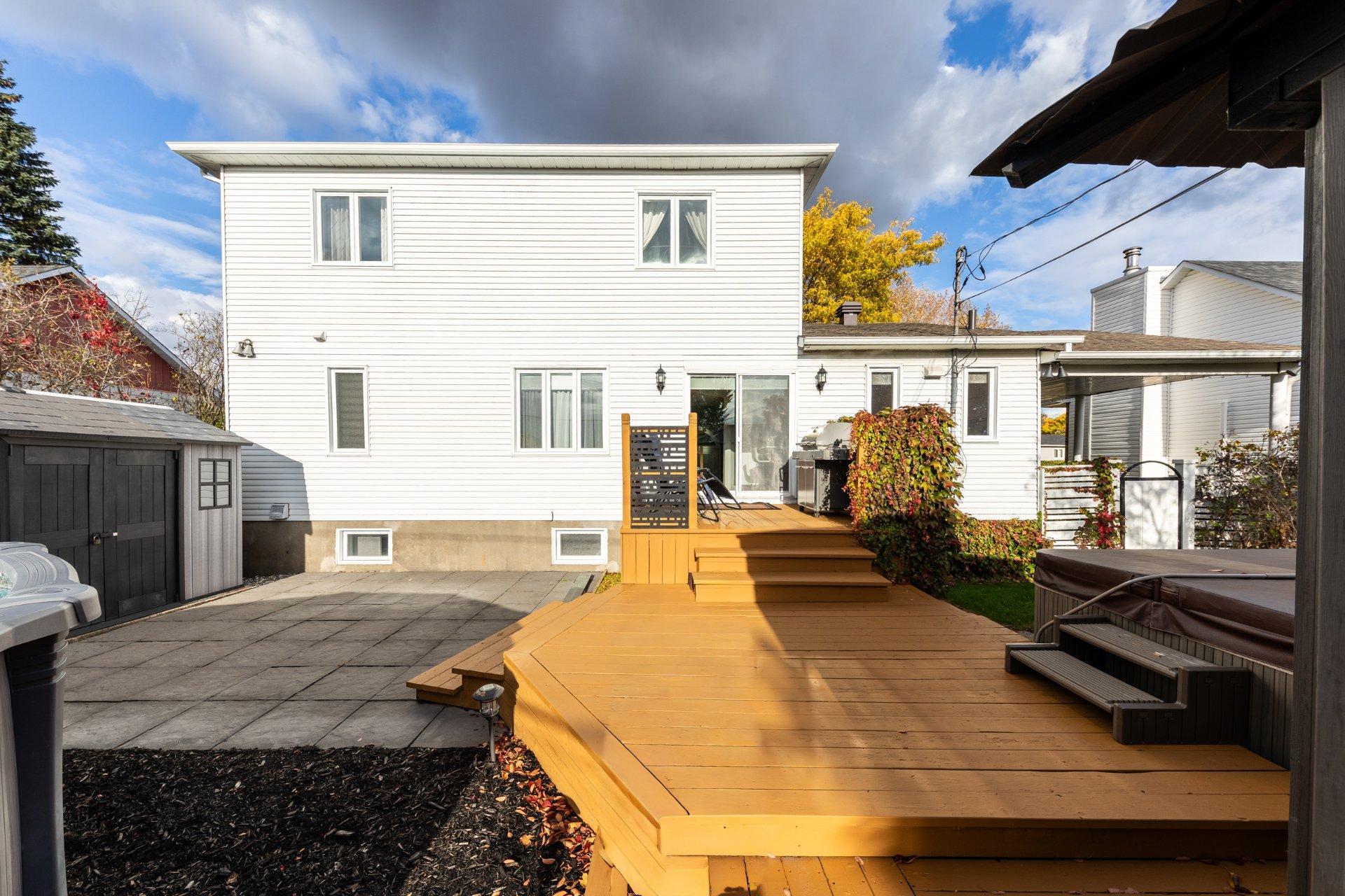 









418


Rue de Grenoble

,
Sainte-Julie,




QC
J3E1A3

