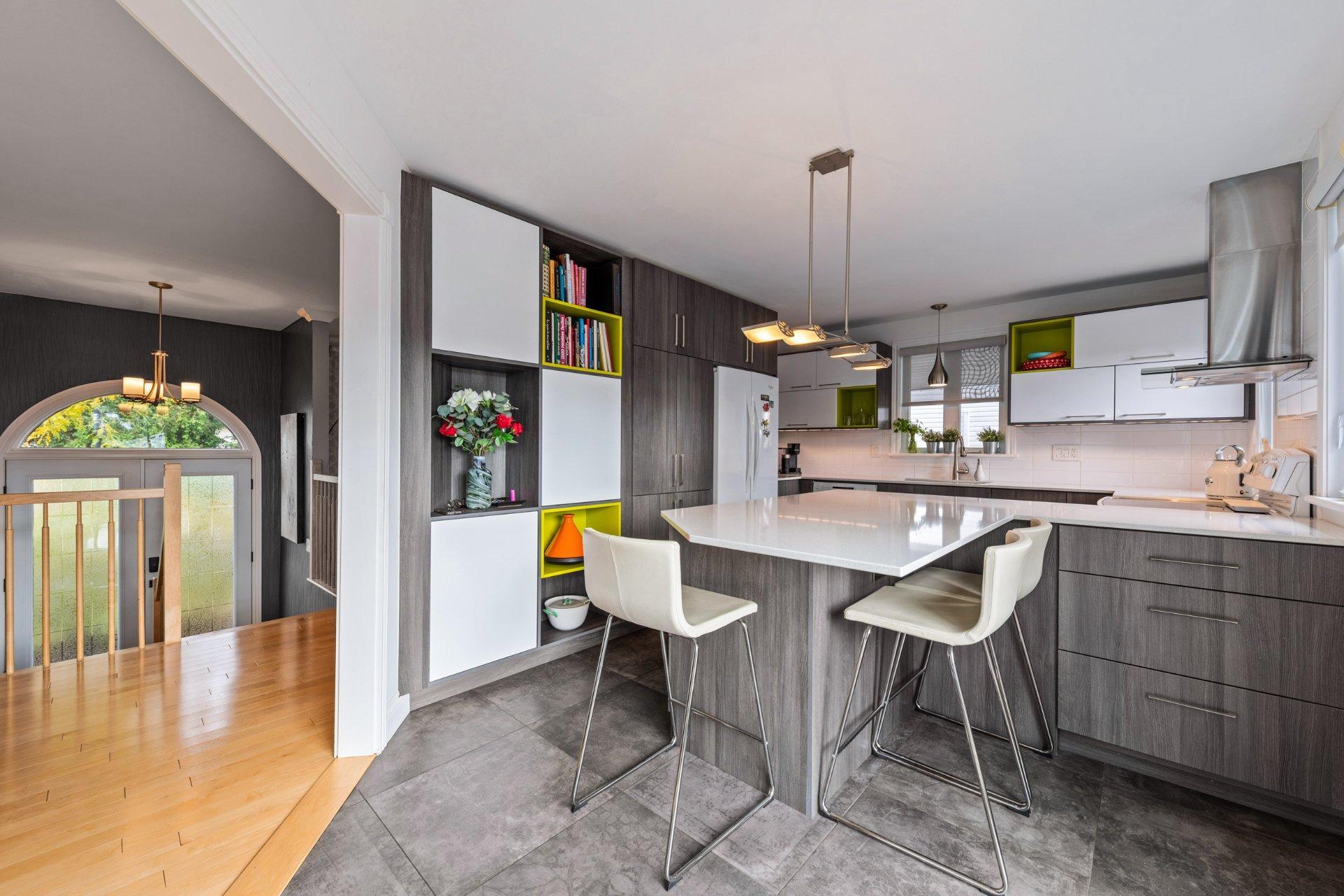 









418


Rue de Grenoble

,
Sainte-Julie,




QC
J3E1A3

