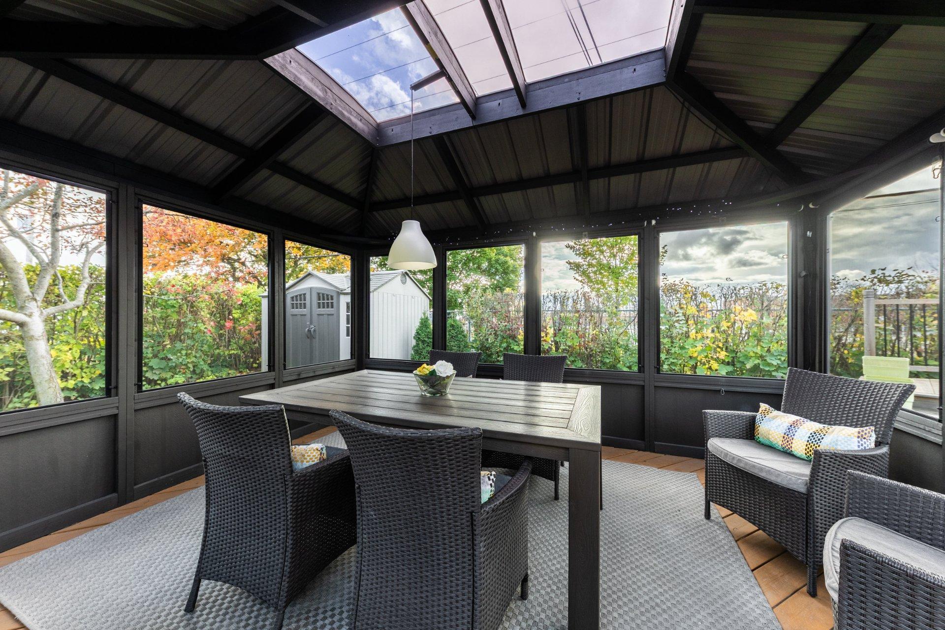 









418


Rue de Grenoble

,
Sainte-Julie,




QC
J3E1A3

