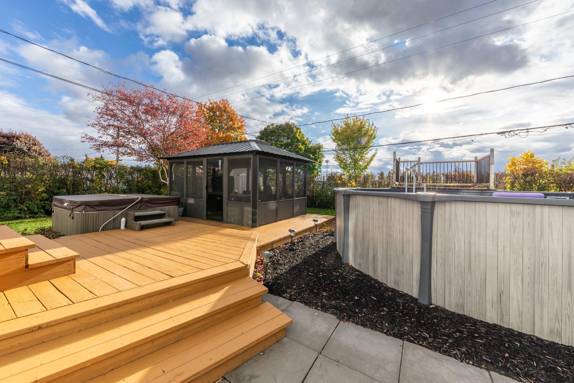 









418


Rue de Grenoble

,
Sainte-Julie,




QC
J3E1A3

