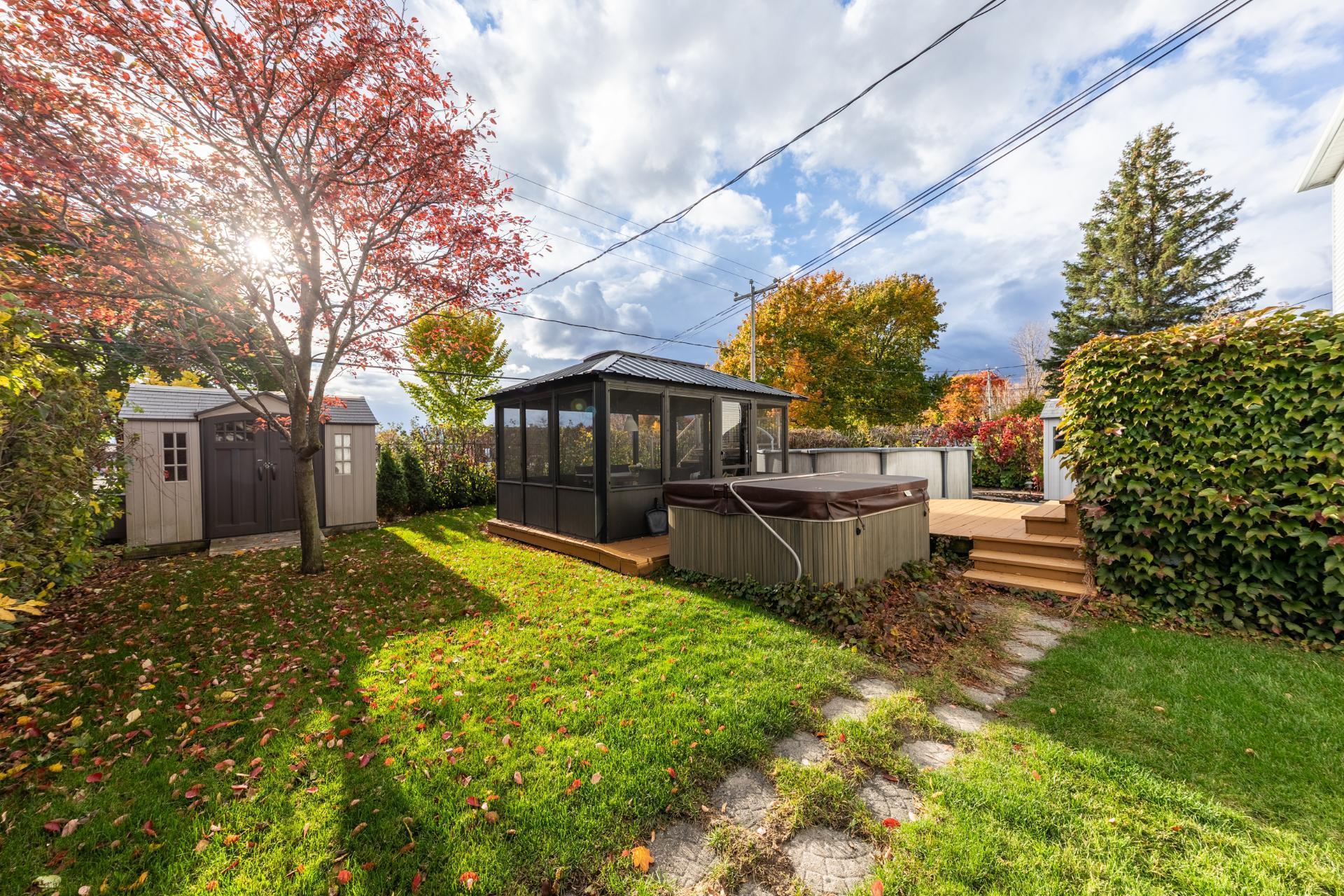 









418


Rue de Grenoble

,
Sainte-Julie,




QC
J3E1A3

