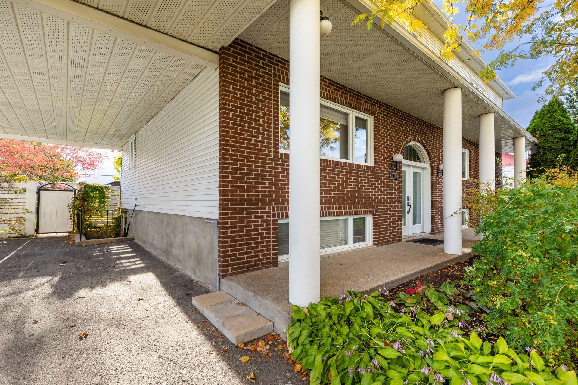 









418


Rue de Grenoble

,
Sainte-Julie,




QC
J3E1A3

