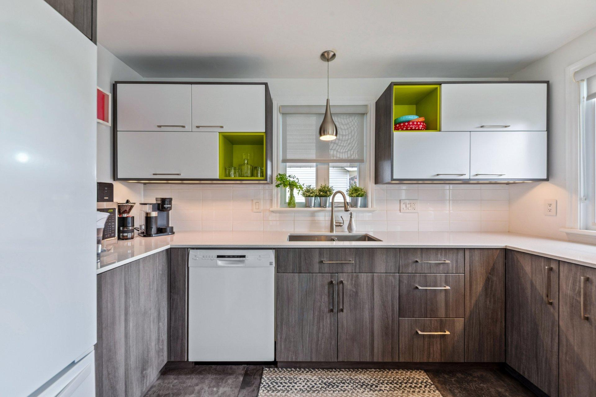 









418


Rue de Grenoble

,
Sainte-Julie,




QC
J3E1A3

