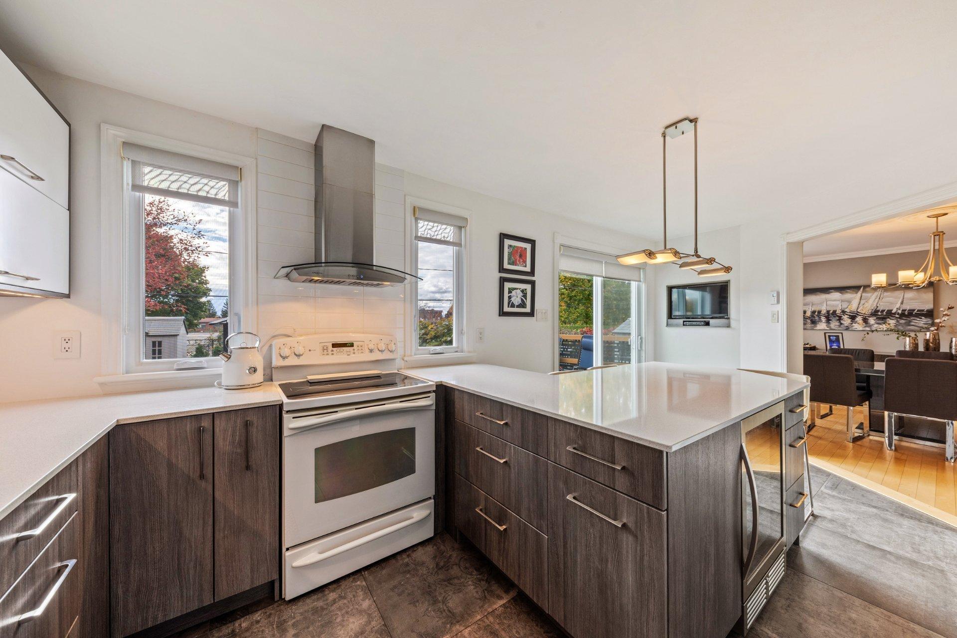 









418


Rue de Grenoble

,
Sainte-Julie,




QC
J3E1A3

