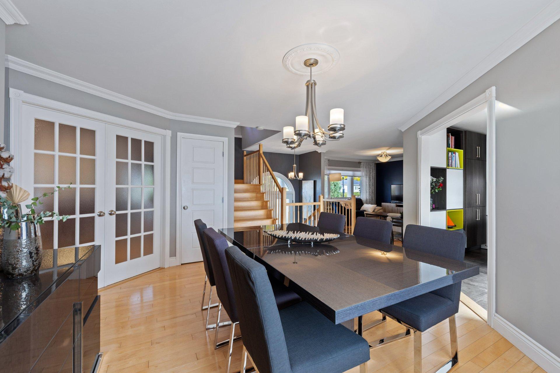 









418


Rue de Grenoble

,
Sainte-Julie,




QC
J3E1A3

