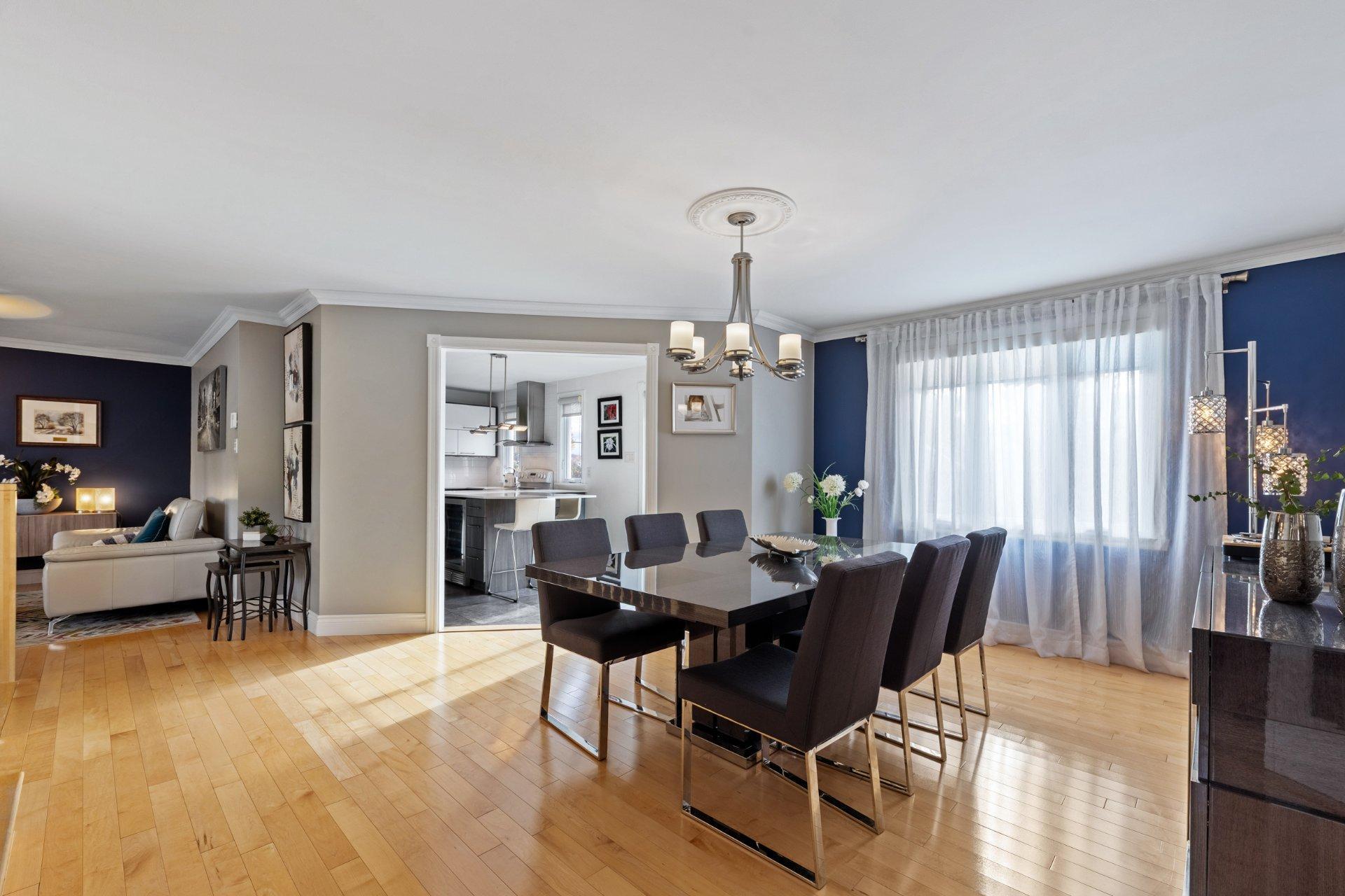 









418


Rue de Grenoble

,
Sainte-Julie,




QC
J3E1A3

