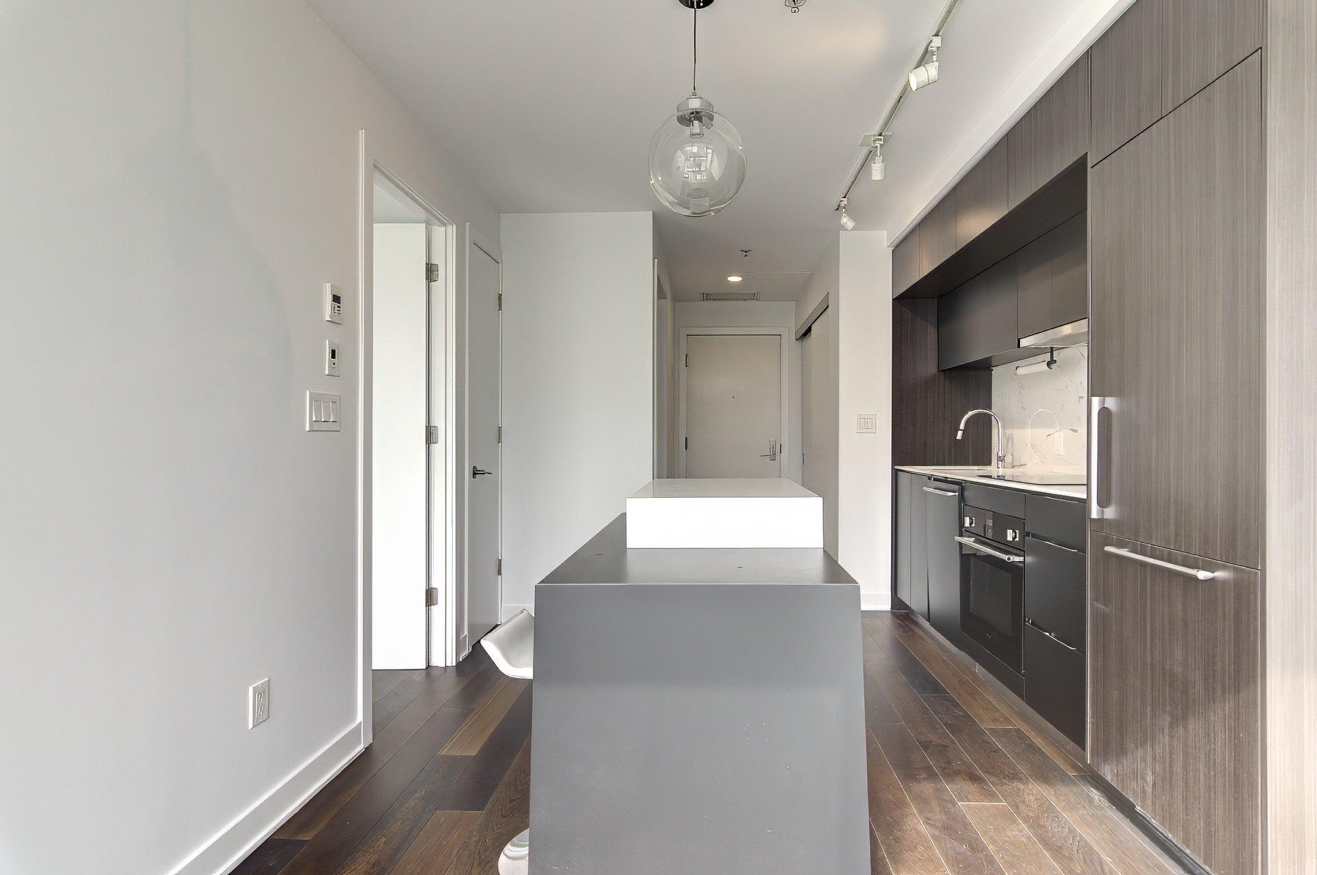 









1188


Rue St-Antoine O.

, 709,
Montréal (Ville-Marie),




QC
H3C1B4

