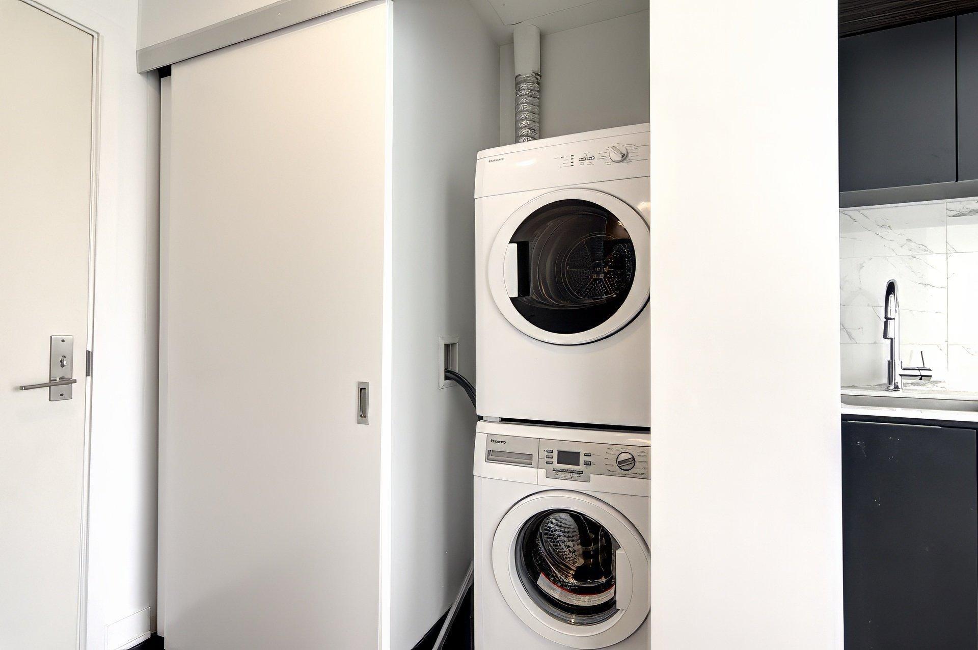









1188


Rue St-Antoine O.

, 709,
Montréal (Ville-Marie),




QC
H3C1B4


