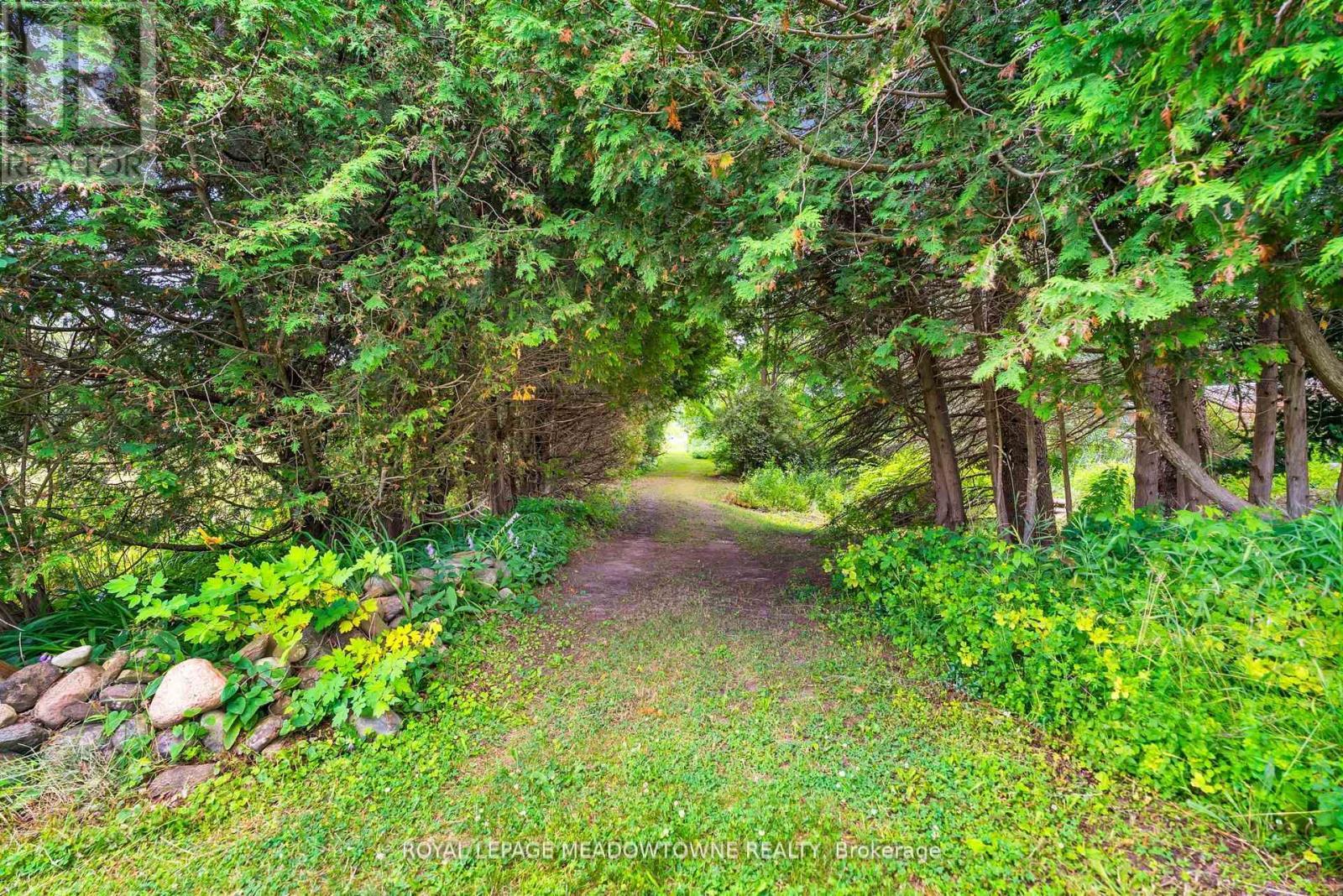 












9483 WELLINGTON RD 124 ROAD

,
Erin,




Ontario
N0B1T0

