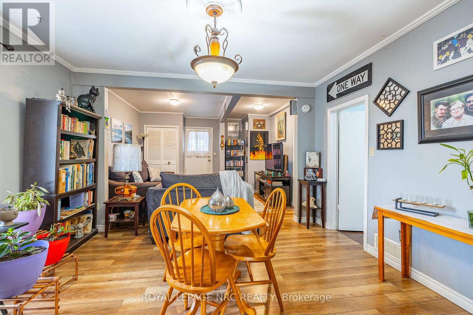 












81 PELHAM RD ROAD

,
St. Catharines (Western Hill),




Ontario
L2S1S3

