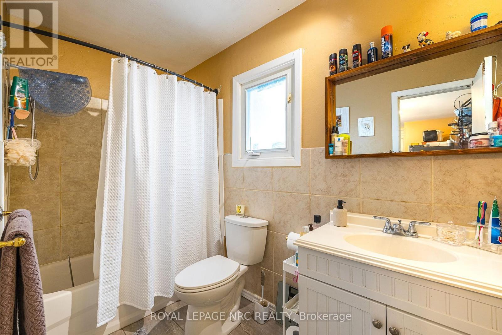 












81 PELHAM RD ROAD

,
St. Catharines (Western Hill),




Ontario
L2S1S3

