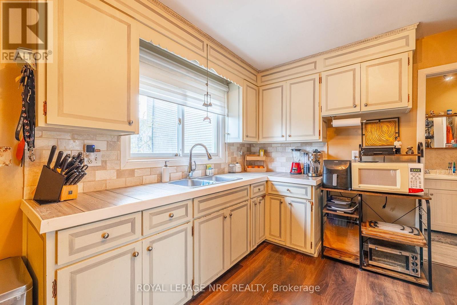 












81 PELHAM RD ROAD

,
St. Catharines (Western Hill),




Ontario
L2S1S3

